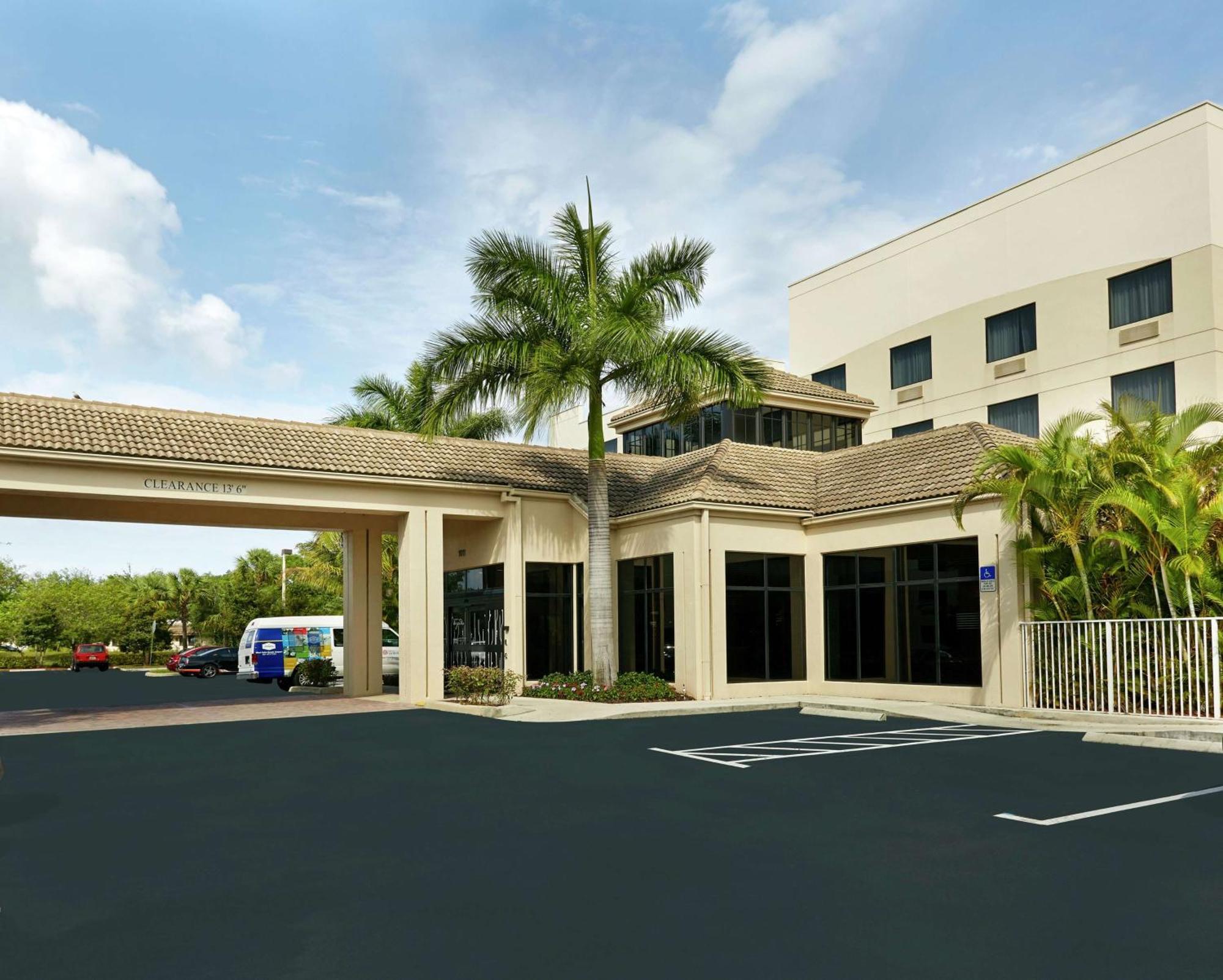 Hilton Garden Inn West Palm Beach Airport Экстерьер фото